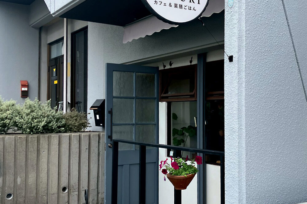 カフェの突出しサイン設置